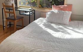Lemon View Room In Shared Home - Near Station, Restaurants, Gym & Airport